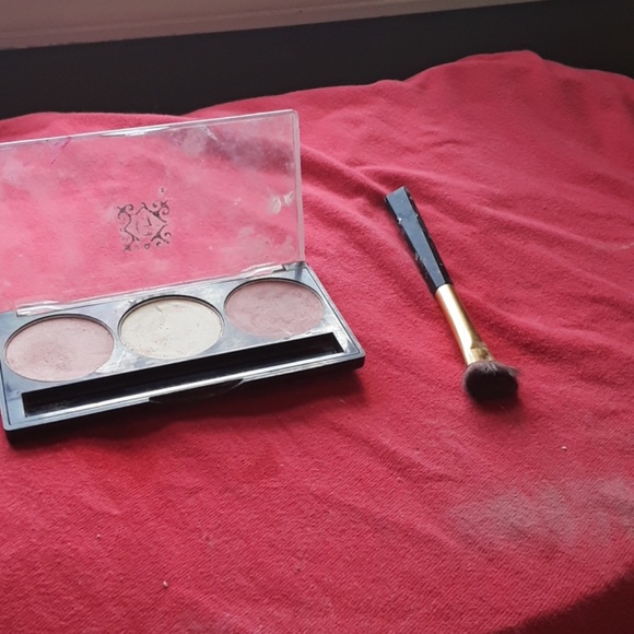 Blush - Picture 3 of 4